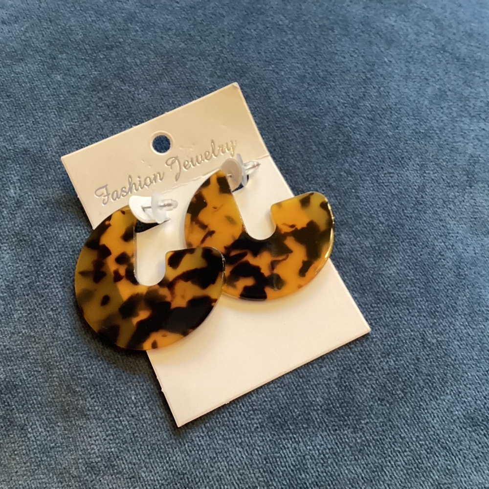 Plastic Tortoise Shell Earrings - Picture 2 of 2